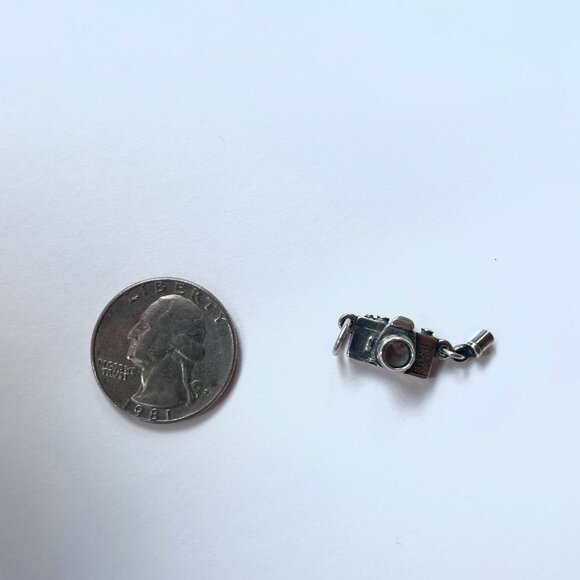 James Avery Sterling Silver 35mm Camera and Canister Charm - Pre-Owned - Picture 3 of 9